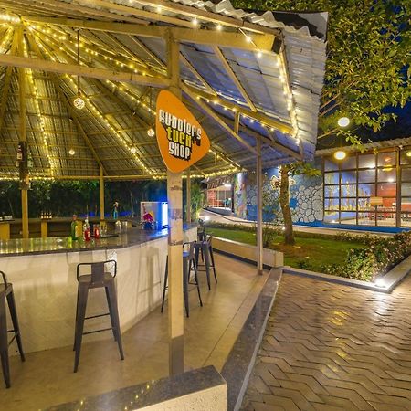 Zostel Kolad Hostel Екстериор снимка